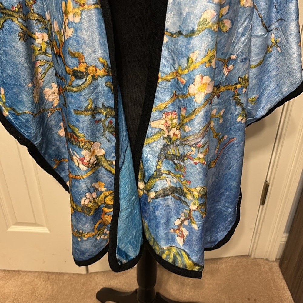 JC Sunny Fleece Floral Wrap - Picture 3 of 9
